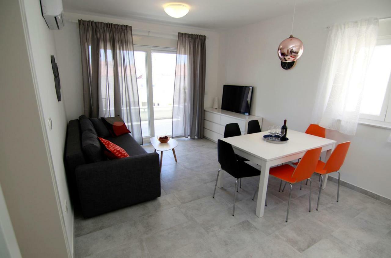 Apartments Luna Novalja Exterior photo
