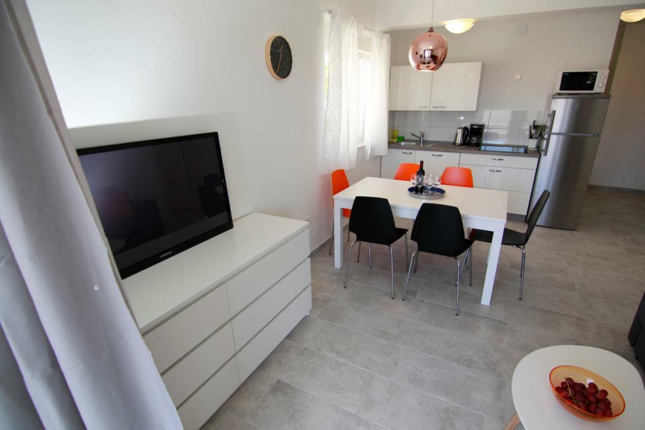 Apartments Luna Novalja Exterior photo